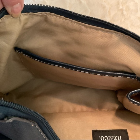 Liz Claiborne Black Pebble Leather Shoulder Bag Bucket Interior like hobo. - Picture 6 of 8